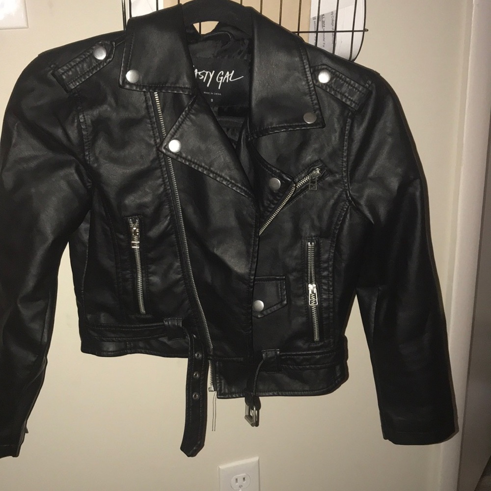 Cropped leather jacket